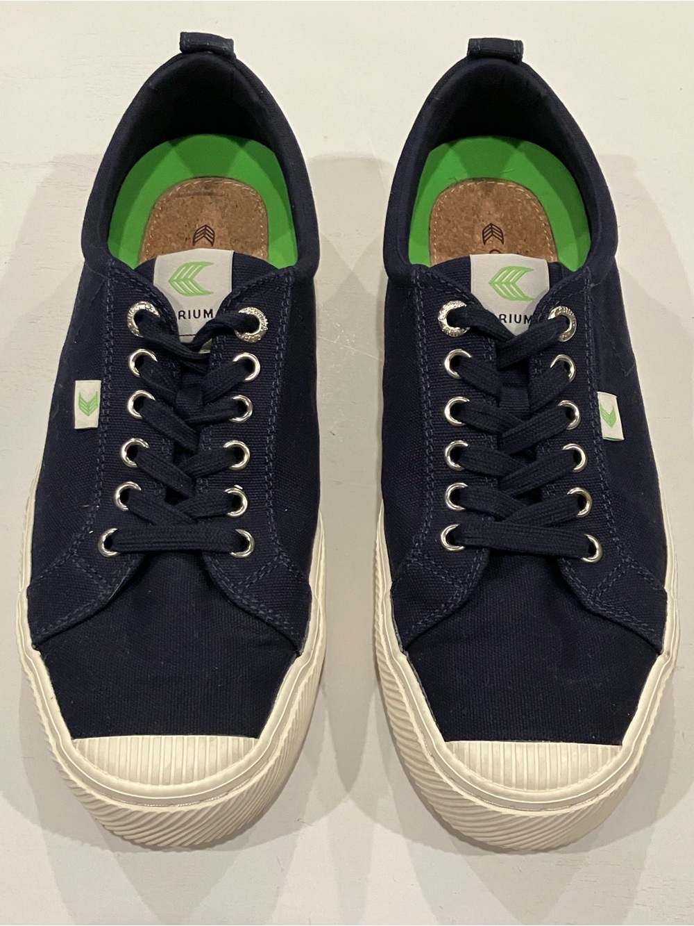 Cariuma | Navy Canvas Low-Top Sneakers